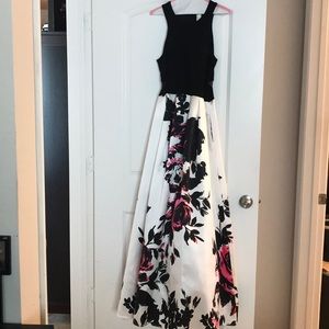 Beautiful formal gown - perfect for pear shape